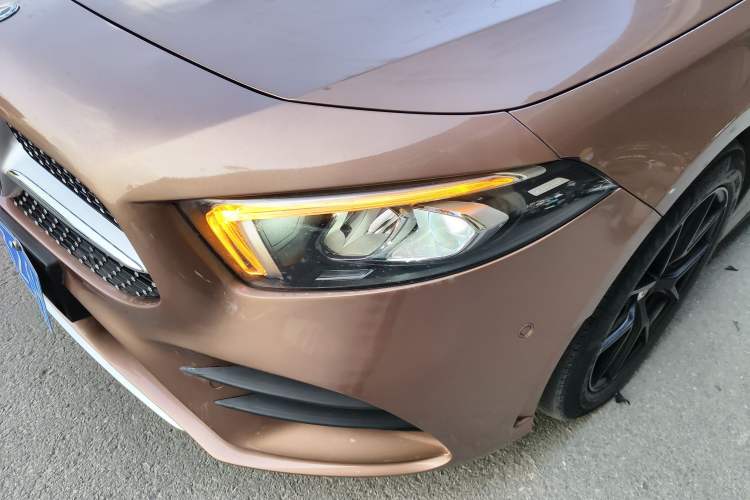 Used Mercedes-Benz A-Class 2020 Restyled A 200 L Sport Sedan Fashion Version Left Front Headlight