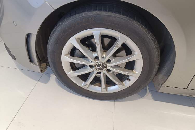 Used Mercedes-Benz A-Class 2020 Restyled A 200 L Sport Sedan Fashion Version Left Front Wheel Hub