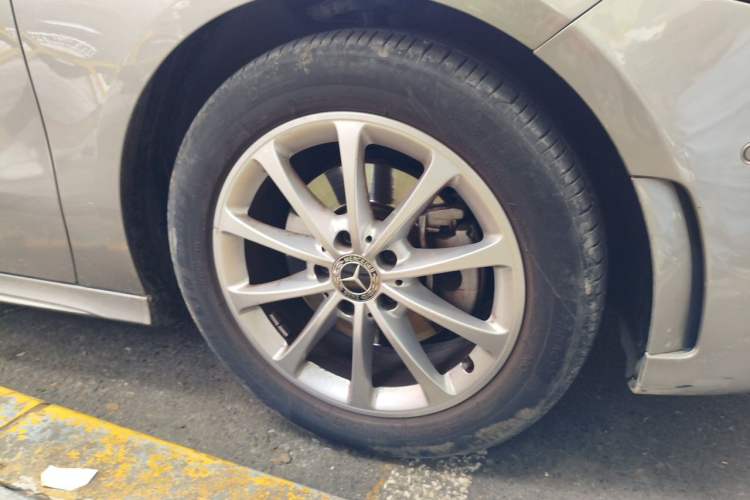 Used Mercedes-Benz A-Class 2020 Restyled A 200 L Sport Sedan Fashion Version Right Front Wheel Hub