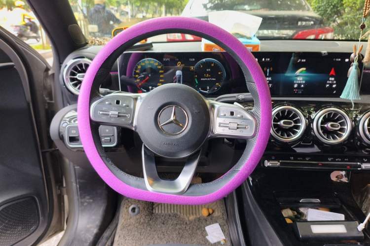 Used Mercedes-Benz A-Class 2020 Restyled A 200 L Sport Sedan Fashion Version Steering Wheel