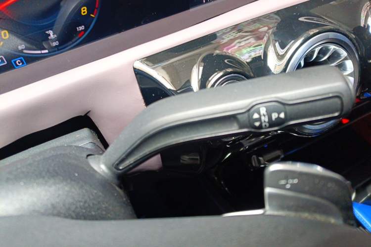 Used Mercedes-Benz A-Class 2020 Facelift A 180 L Sport Sedan Special Configuration Gear Lever