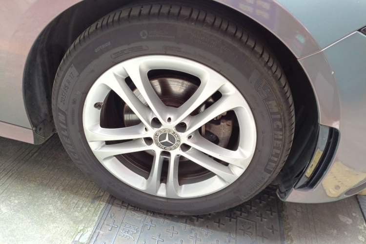 Used Mercedes-Benz A-Class 2020 Facelift A 180 L Sport Sedan Special Configuration Right Front Wheel Hub
