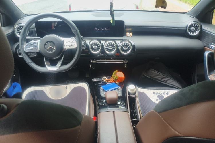 Used Mercedes-Benz A-Class 2020 Restyled A 200 L Sport Sedan Fashion Version Center Console