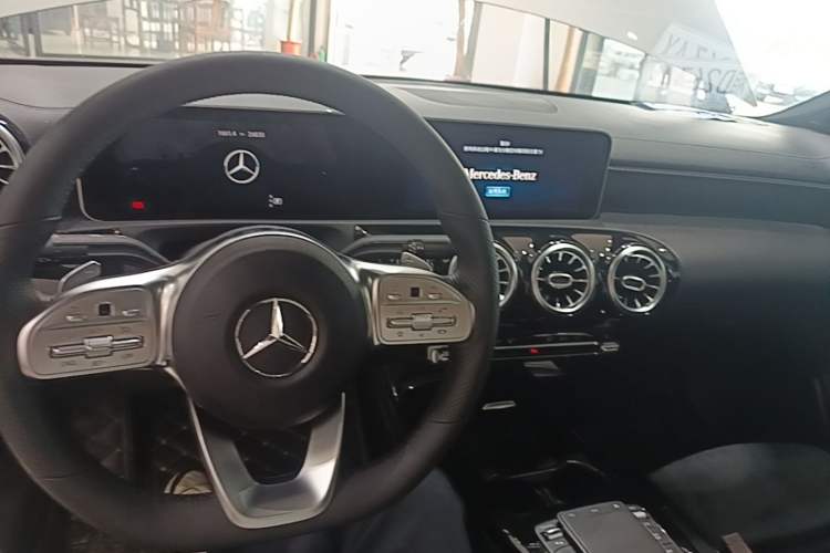 Used Mercedes-Benz A-Class 2020 Restyled A 200 L Sport Sedan Fashion Version Center Console