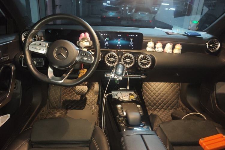 Used Mercedes-Benz A-Class 2020 Restyled A 200 L Sport Sedan Fashion Version Center Console