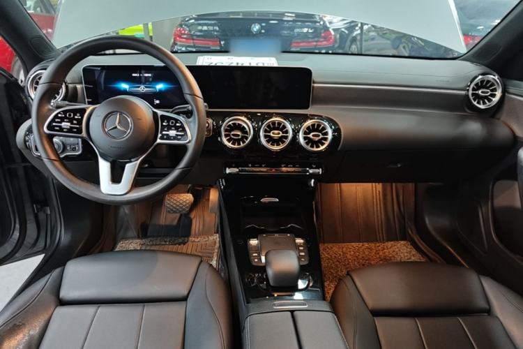 Used Mercedes-Benz A-Class 2020 Facelift A 180 L Sport Sedan Special Configuration Center Console