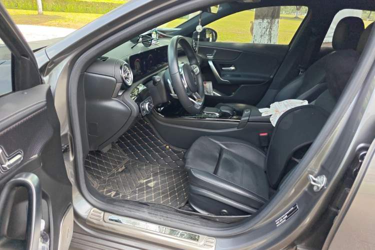 Used Mercedes-Benz A-Class 2020 Restyled A 200 L Sport Sedan Fashion Version Driver Seat