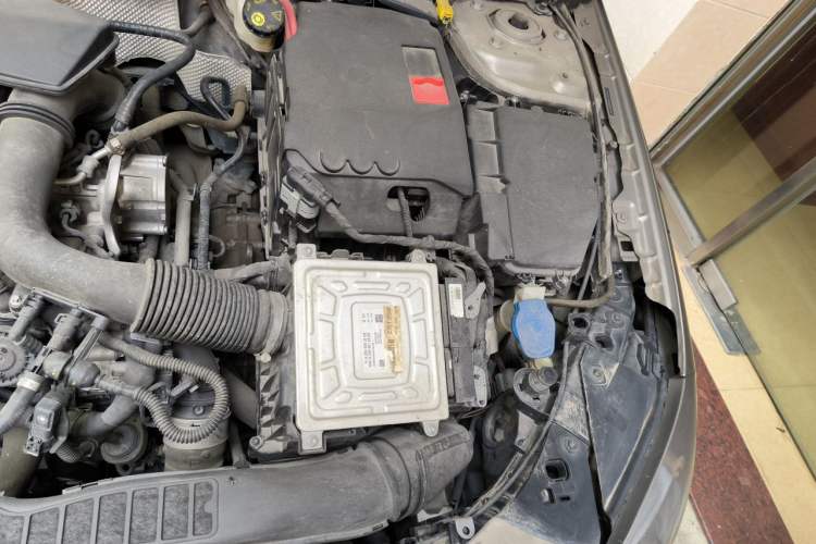 Used Mercedes-Benz A-Class 2020 A 180 L Sport Sedan Engine Bay Left