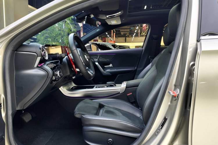 Used Mercedes-Benz A-Class 2020 Restyled A 200 L Sport Sedan Fashion Version Interior 3