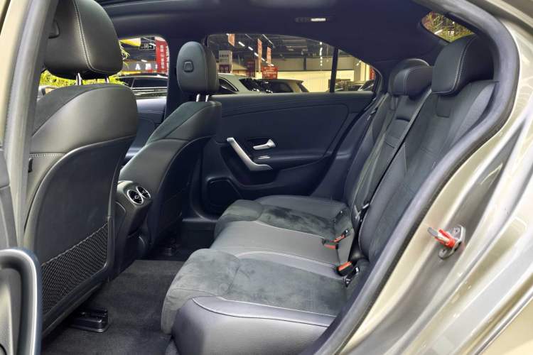 Used Mercedes-Benz A-Class 2020 Restyled A 200 L Sport Sedan Fashion Version Interior 4