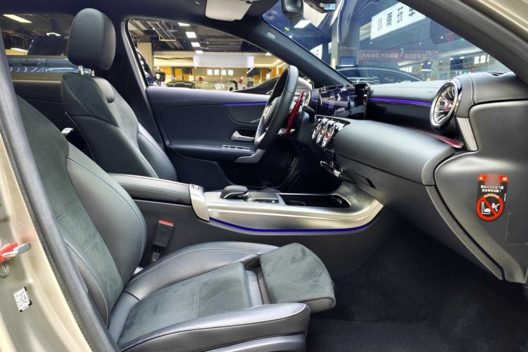 Used Mercedes-Benz A-Class 2020 Restyled A 200 L Sport Sedan Fashion Version Interior 7