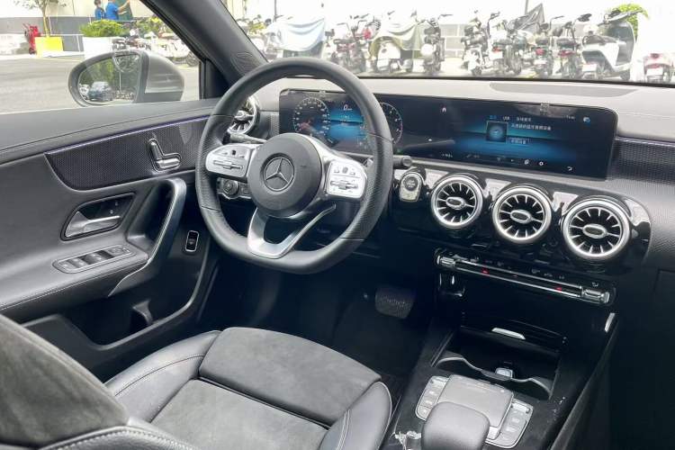 Used Mercedes-Benz A-Class 2020 Restyled A 200 L Sport Sedan Fashion Version Interior 9