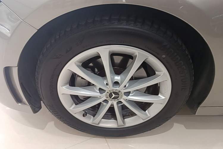 Used Mercedes-Benz A-Class 2020 Restyled A 200 L Sport Sedan Fashion Version Left Front Wheel Hub