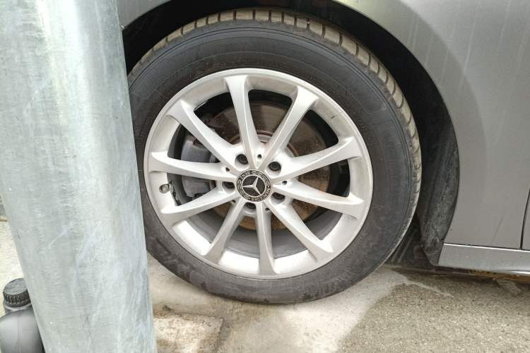Used Mercedes-Benz A-Class 2020 A 200 L Sport Sedan Left Front Wheel Hub