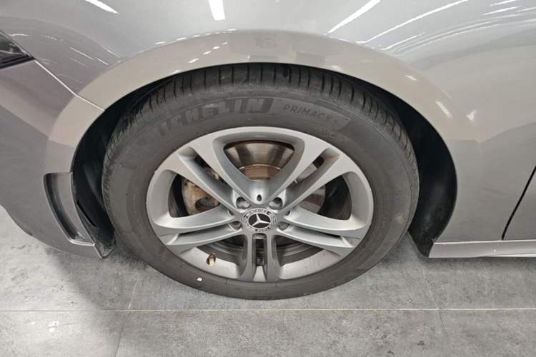 Used Mercedes-Benz A-Class 2020 Facelift A 180 L Sport Sedan Special Configuration Left Front Wheel Hub