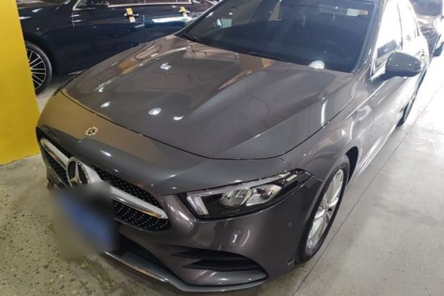 Ojetý Mercedes-Benz A-Class 2020 Restyled A 200 L Sport Sedan Fashion Version