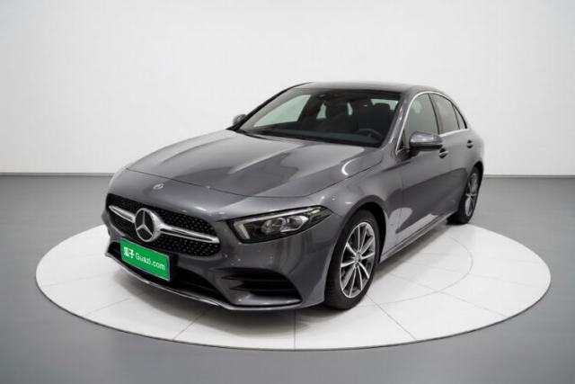 Ojetý Mercedes-Benz A-Class 2020 Restyled A 200 L Sport Sedan Fashion Version