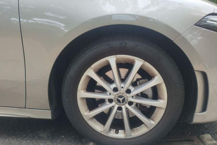 Used Mercedes-Benz A-Class 2020 Restyled A 200 L Sport Sedan Fashion Version Right Front Wheel Hub
