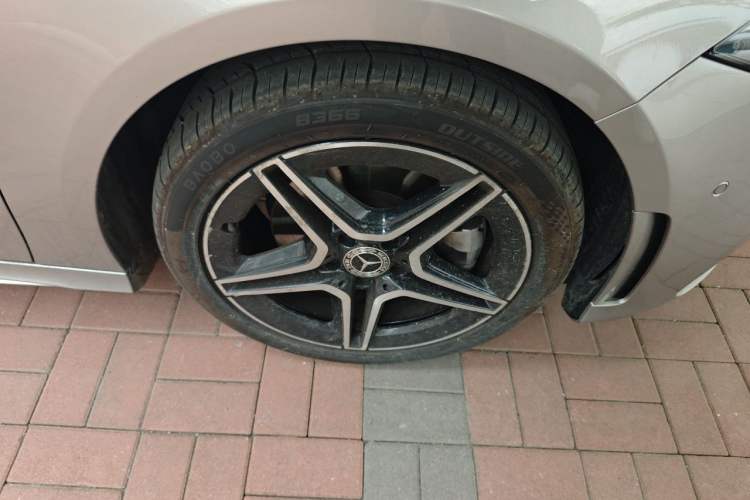 Used Mercedes-Benz A-Class 2020 A 220 L 4MATIC Sport Sedan Right Front Wheel Hub