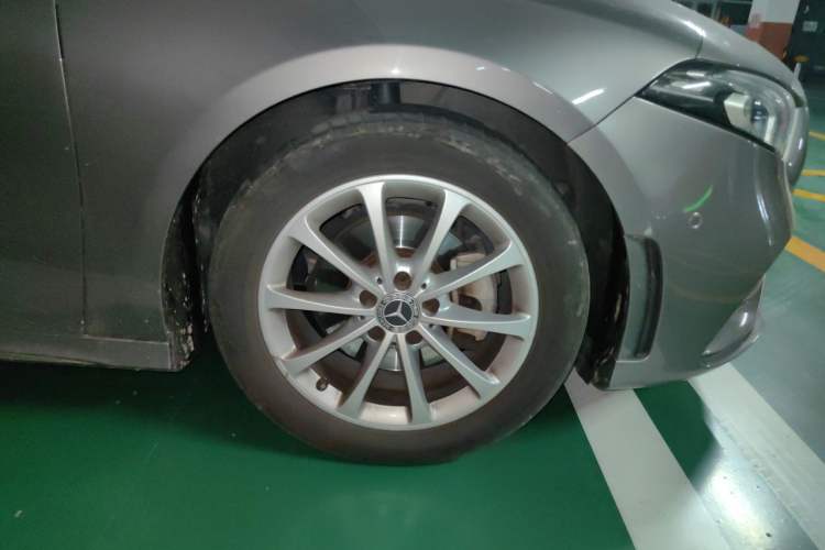 Used Mercedes-Benz A-Class 2020 Restyled A 200 L Sport Sedan Fashion Version Right Front Wheel Hub