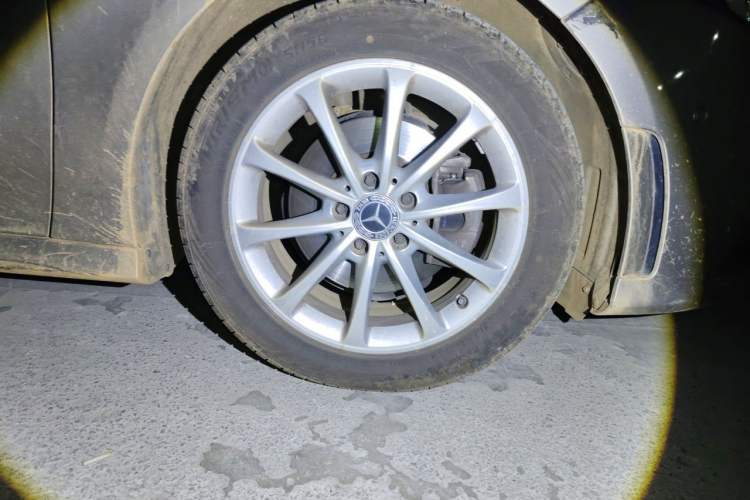 Used Mercedes-Benz A-Class 2020 Restyled A 200 L Sport Sedan Fashion Version Right Front Wheel Hub