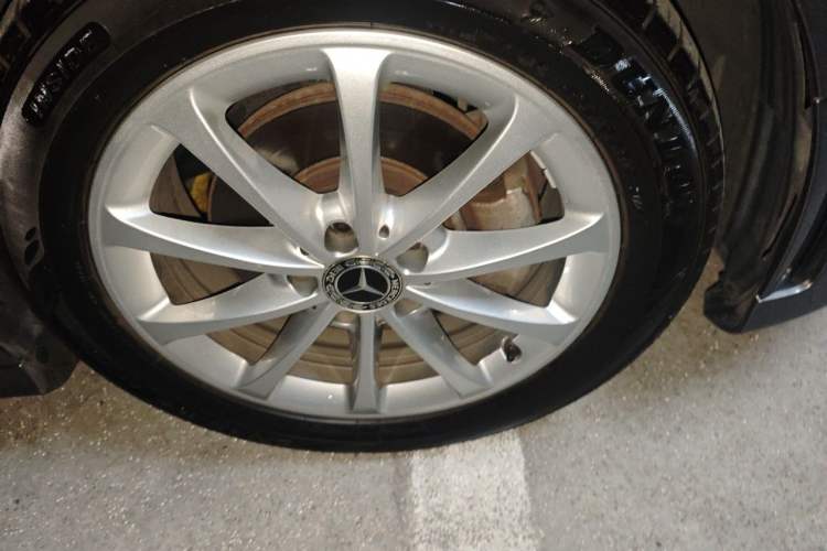 Used Mercedes-Benz A-Class 2020 Restyled A 200 L Sport Sedan Fashion Version Right Front Wheel Hub