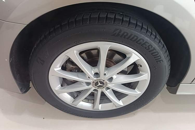 Used Mercedes-Benz A-Class 2020 Restyled A 200 L Sport Sedan Fashion Version Right Rear Wheel Hub