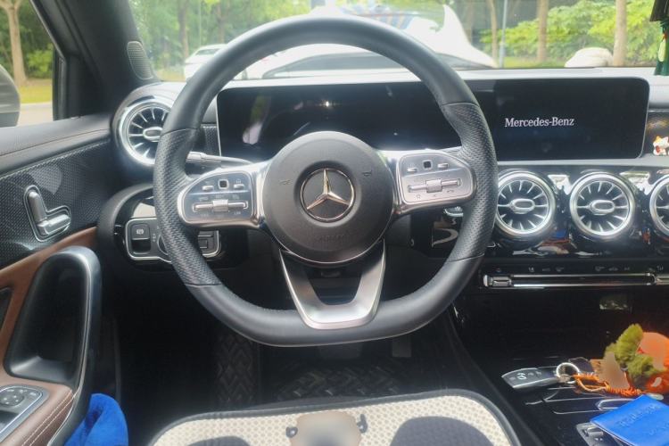 Used Mercedes-Benz A-Class 2020 Restyled A 200 L Sport Sedan Fashion Version Steering Wheel