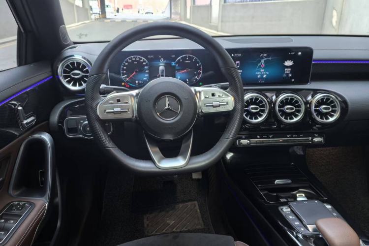 Used Mercedes-Benz A-Class 2020 Restyled A 200 L Sport Sedan Fashion Version Steering Wheel