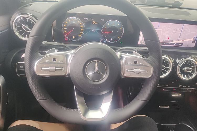 Used Mercedes-Benz A-Class 2020 Restyled A 200 L Sport Sedan Fashion Version Steering Wheel
