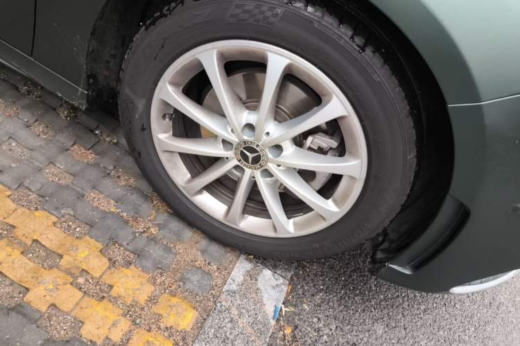 Used Mercedes-Benz A-Class 2020 Restyled A 200 L Sport Sedan Fashion Version Right Front Wheel Hub