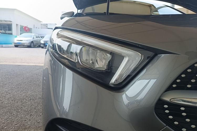 Used Mercedes-Benz A-Class 2020 Restyled A 200 L Sport Sedan Fashion Version Right Front Headlight