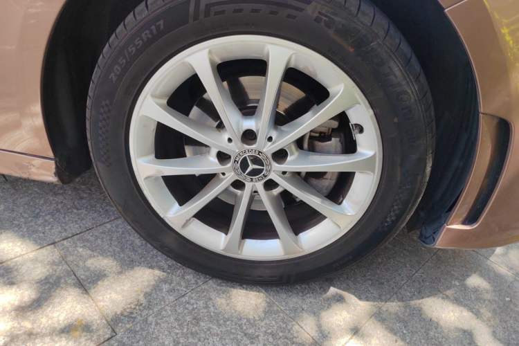 Used Mercedes-Benz A-Class 2020 Restyled A 200 L Sport Sedan Fashion Version Right Front Wheel Hub