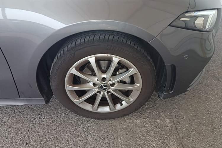 Used Mercedes-Benz A-Class 2020 Restyled A 200 L Sport Sedan Fashion Version Right Front Wheel Hub