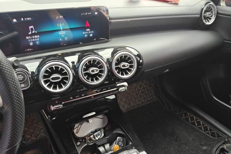 Used Mercedes-Benz A-Class 2020 Restyled A 200 L Sport Sedan Fashion Version Audio And AC Panel