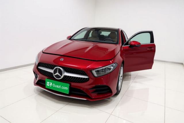 Ojetý Mercedes-Benz A-Class 2020 Restyled A 200 L Sport Sedan Dynamic Version