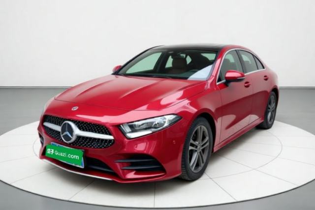 Ojetý Mercedes-Benz A-Class 2020 Facelift A 180 L Sport Sedan Special Configuration
