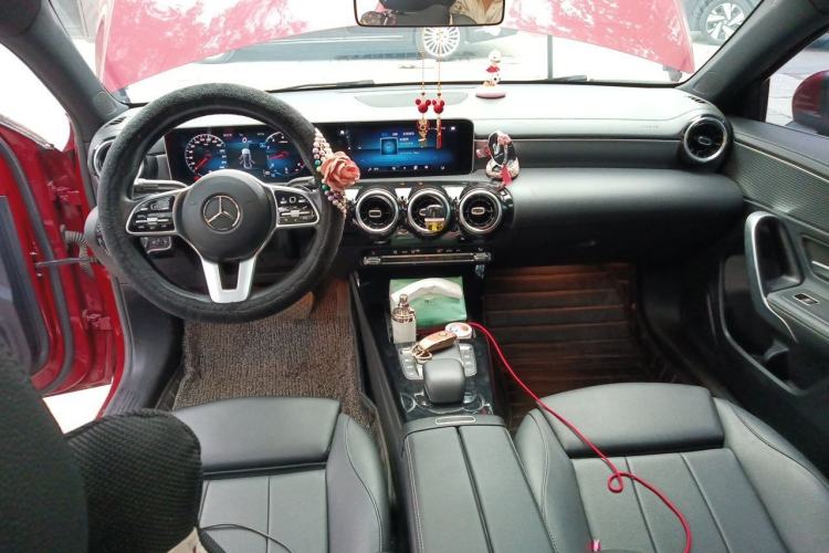 Used Mercedes-Benz A-Class 2020 Facelift A 180 L Sport Sedan Special Configuration Center Console