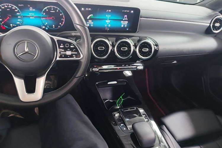 Used Mercedes-Benz A-Class 2020 Facelift A 180 L Sport Sedan Special Configuration Center Console
