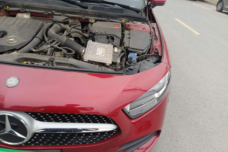 Used Mercedes-Benz A-Class 2020 A 180 L Sport Sedan Engine Bay Left