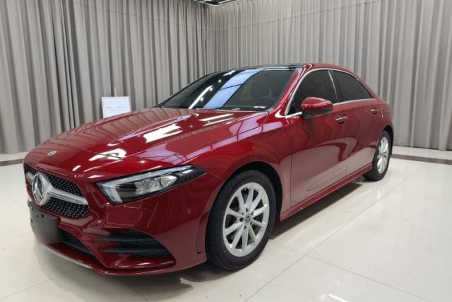 Ojetý Mercedes-Benz A-Class 2020 Restyled A 200 L Sport Sedan Fashion Version