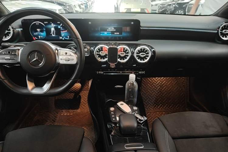 Used Mercedes-Benz A-Class 2020 Restyled A 200 L Sport Sedan Fashion Version Gear Lever