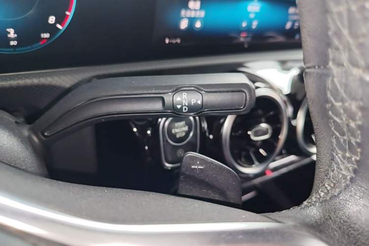 Used Mercedes-Benz A-Class 2020 Facelift A 180 L Sport Sedan Special Configuration Gear Lever