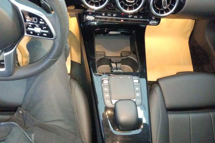 Used Mercedes-Benz A-Class 2020 Second Facelift A 180 L Sport Sedan Gear Lever