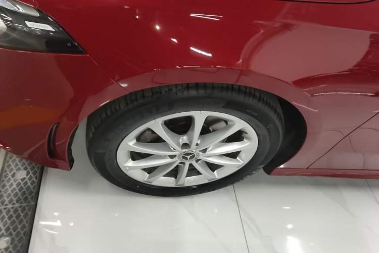 Used Mercedes-Benz A-Class 2020 Restyled A 200 L Sport Sedan Dynamic Version Left Front Wheel Hub