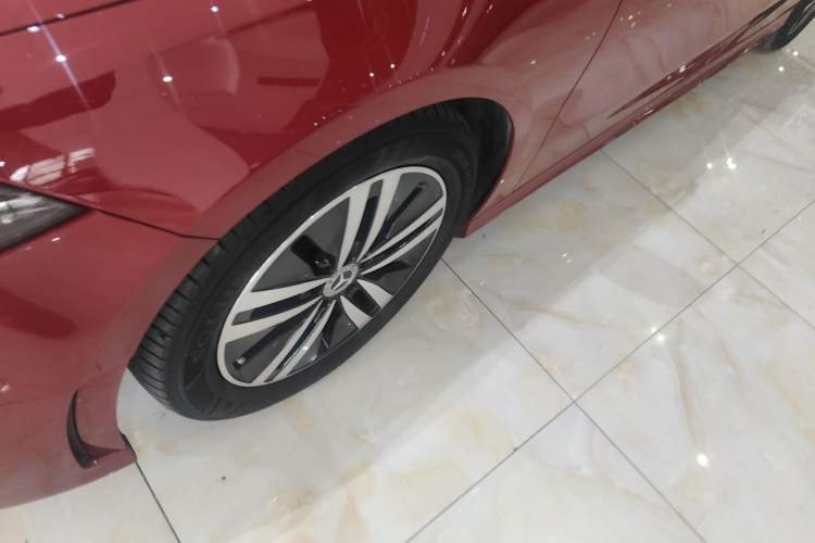 Used Mercedes-Benz A-Class 2020 A 180 L Sport Sedan Left Front Wheel Hub