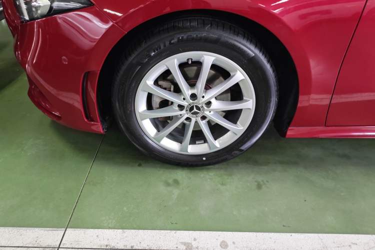 Used Mercedes-Benz A-Class 2020 Restyled A 200 L Sport Sedan Dynamic Version Left Front Wheel Hub