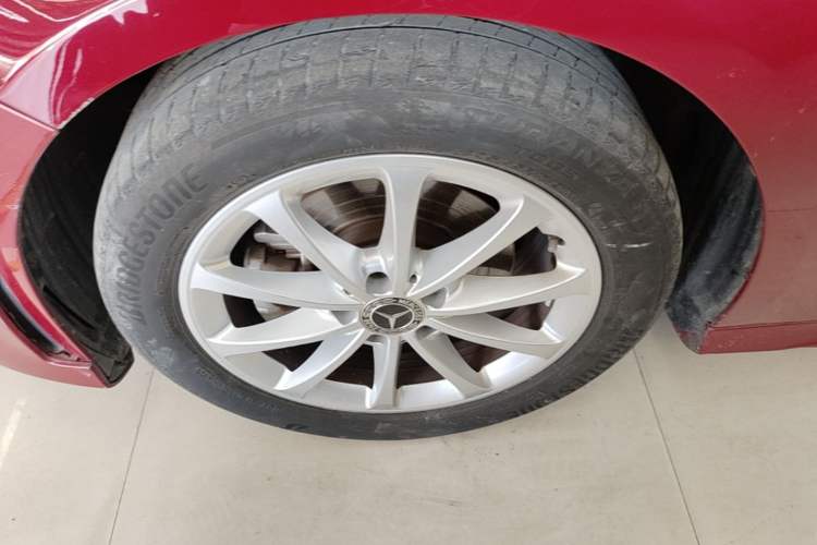 Used Mercedes-Benz A-Class 2020 Restyled A 200 L Sport Sedan Dynamic Version Left Front Wheel Hub