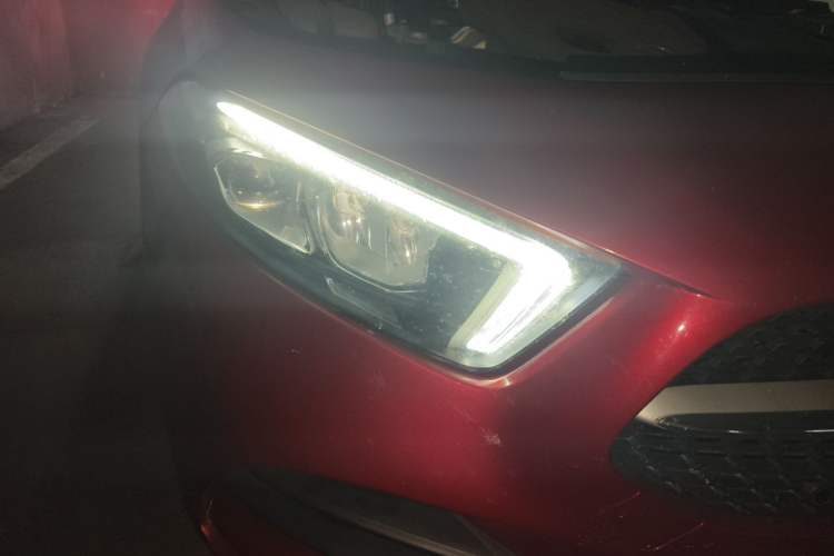 Used Mercedes-Benz A-Class 2020 Restyled A 200 L Sport Sedan Fashion Version Right Front Headlight