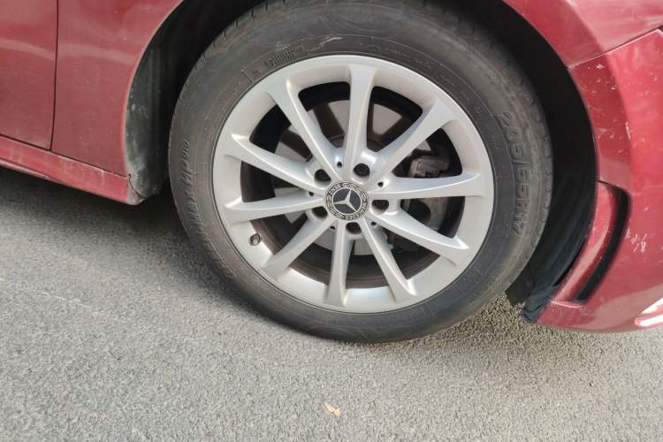 Used Mercedes-Benz A-Class 2020 Restyled A 200 L Sport Sedan Fashion Version Right Front Wheel Hub